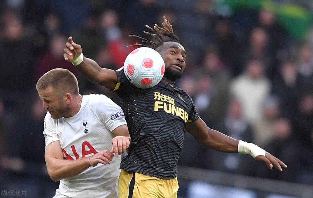  热刺防线送礼不断，利兹联逆转取胜终结五轮不胜  