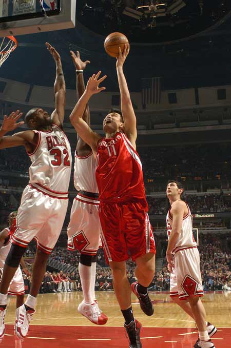  拉文暴力美学扣篮集锦，公牛大胜火箭结束客场连败  